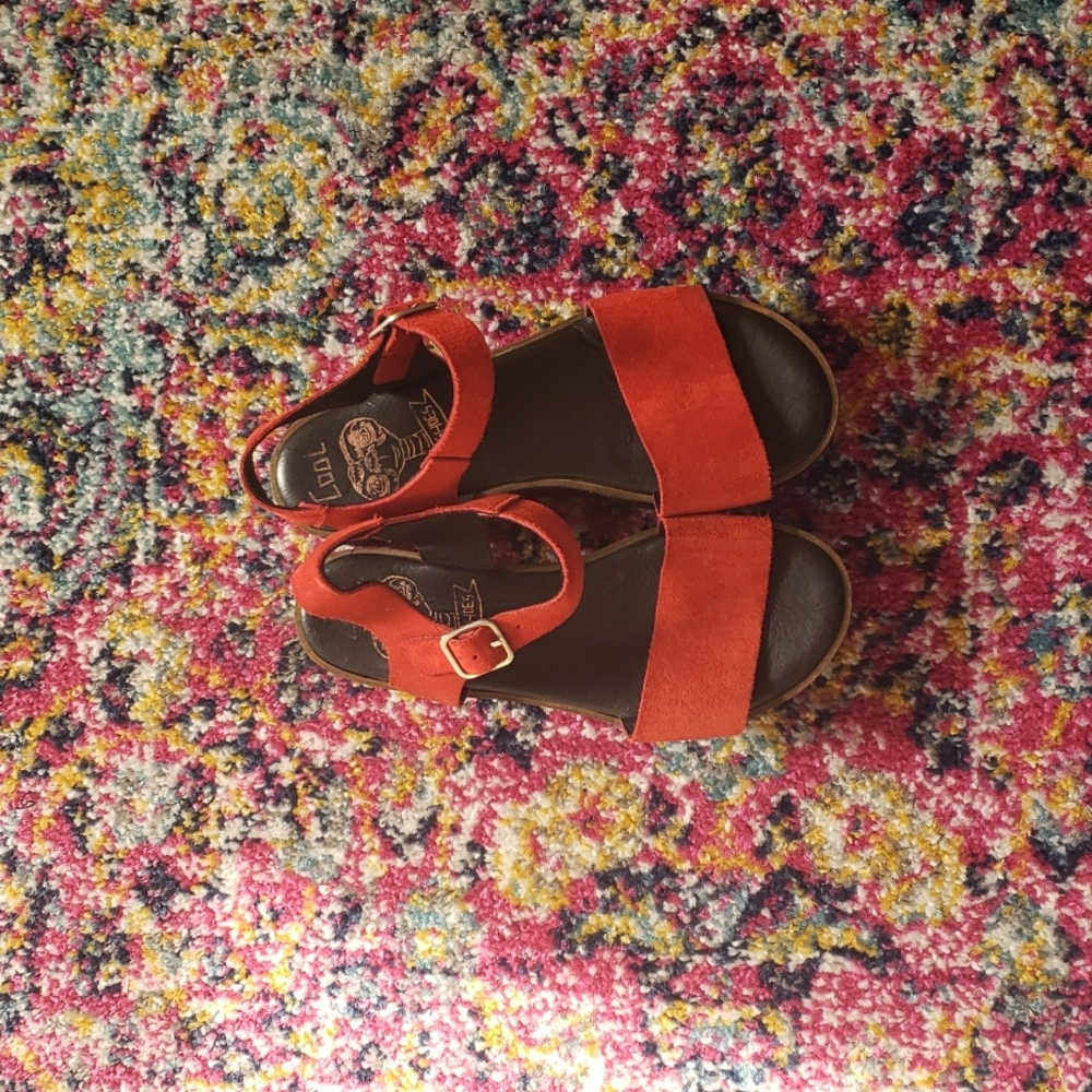 Cool by Coolway red & black platforms